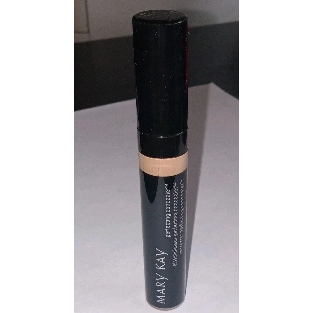 Mary Kay Perfecting Concealer Light Bronze ~‎ Full Size 092195 NIB
